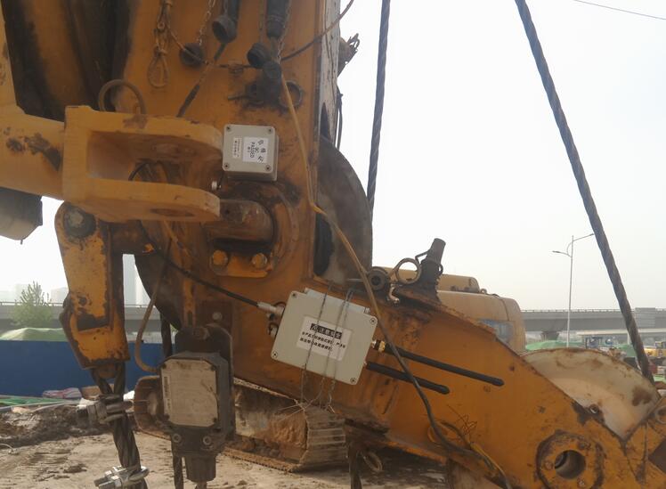 安裝多等級高壓近電報警器為施工機械增加“高壓檢驗員” 安裝多等級高壓近電報警器為施工機械增加“高壓檢驗員”